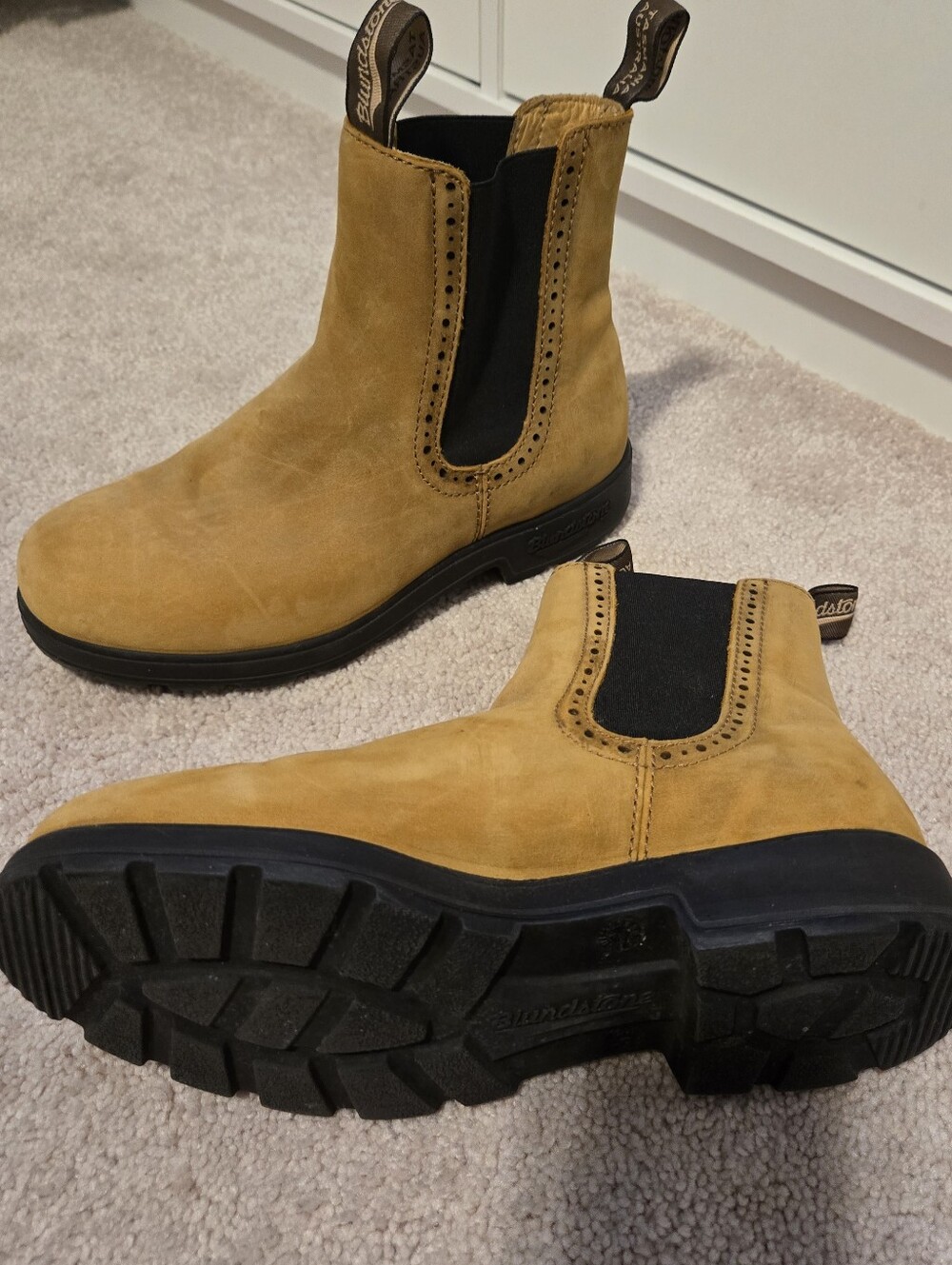 Blundstone Yellow Tan Chelsea Ankle Boots
